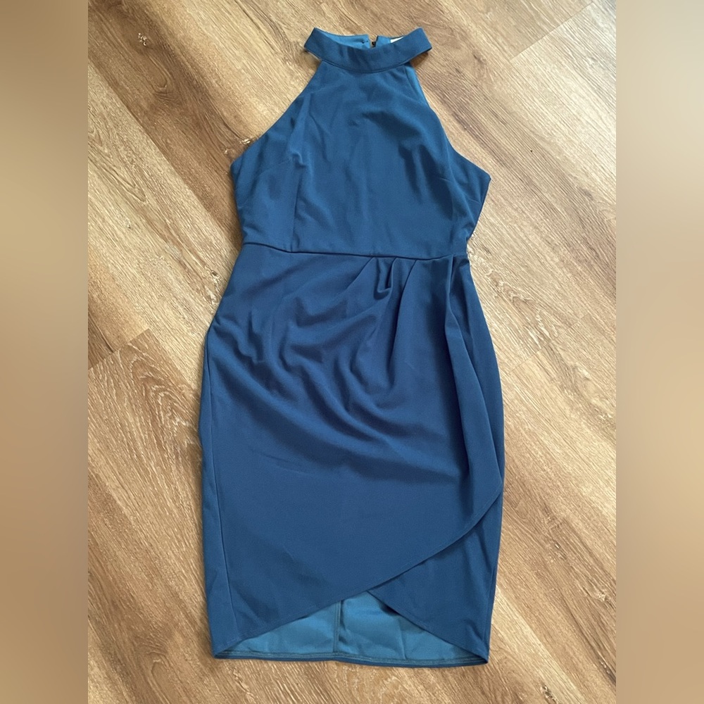 Ultra flattering dress!